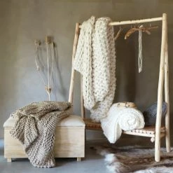 Maisons Du Monde Valets De Nuits Et Portants Portant En Eucalyptus Et 6 Cintres -Meubles d'appoint Soldes portant en eucalyptus et 6 cintres 1000 0 39 188598 6